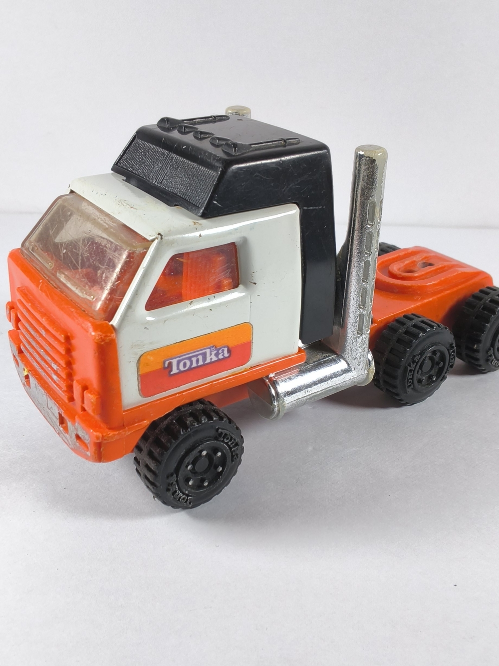 Vintage 1981 Tonka White Orange COE Semi Truck Tractor Pressed Steel 1:50 Scale